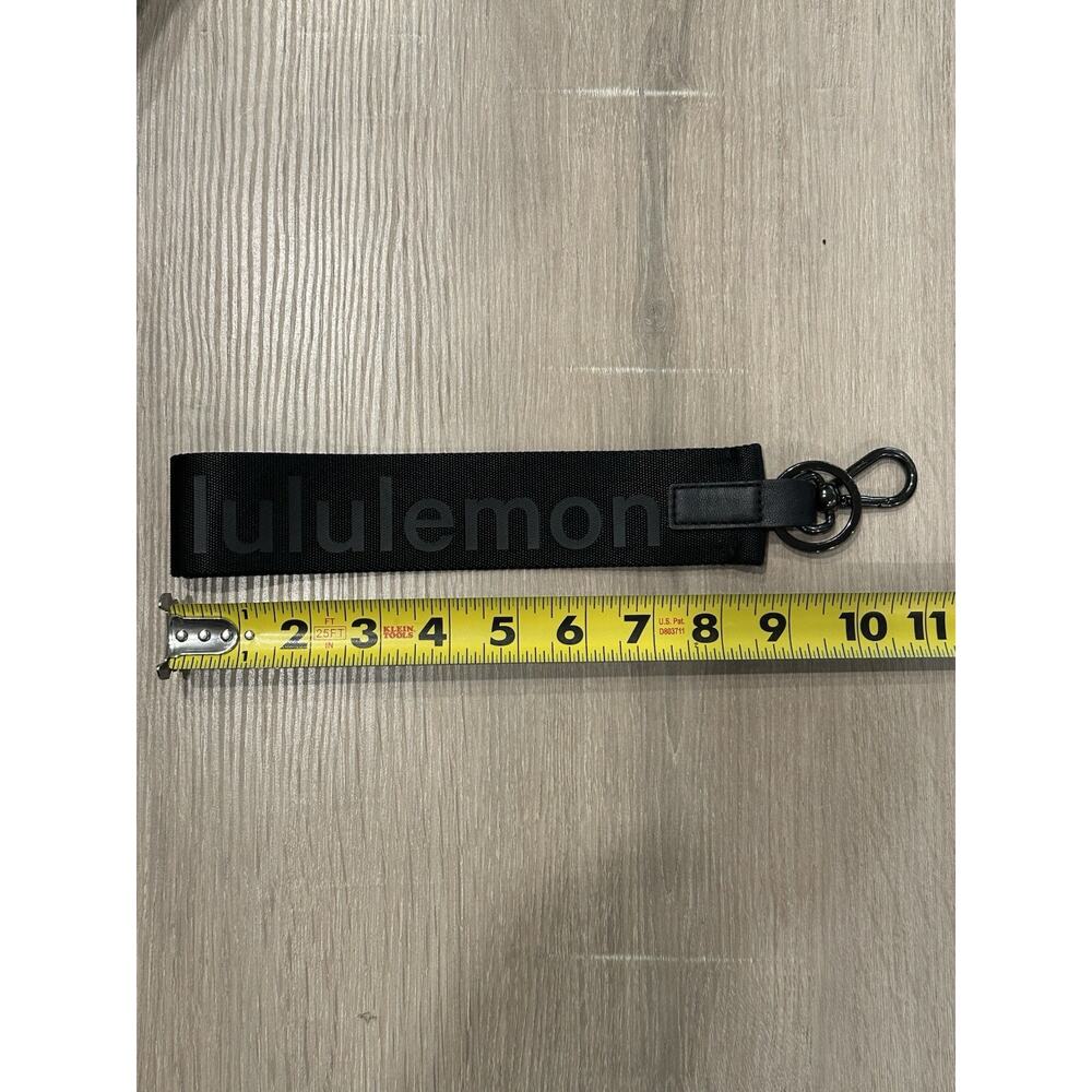 Lululemon ~ Never Lost ~ Keychain ~ One Size BLACK - Picture 6 of 6